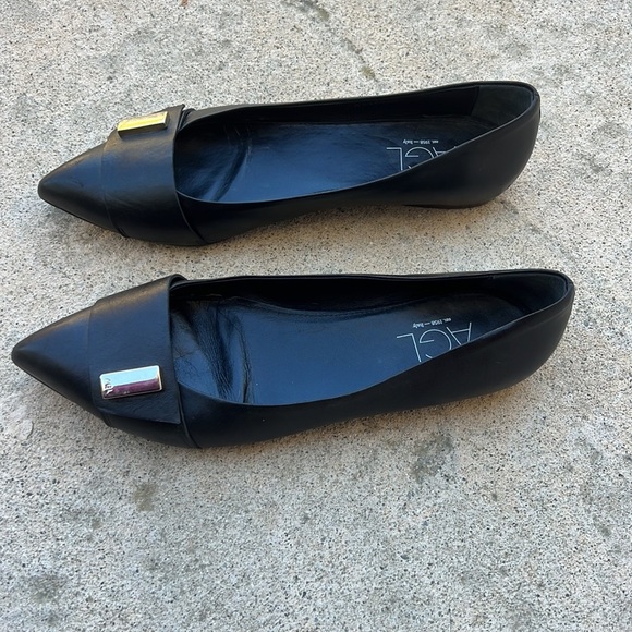AGL Women's Black Leather Pointy Toe Flats with Silver Detail Size 42 / 12 - Picture 5 of 12